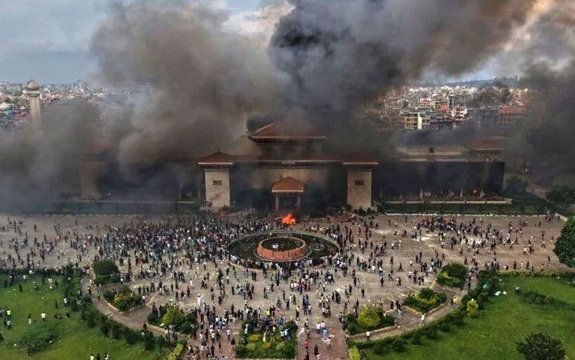 Enkaza Dönen Nepal’de Ne Oluyor? 