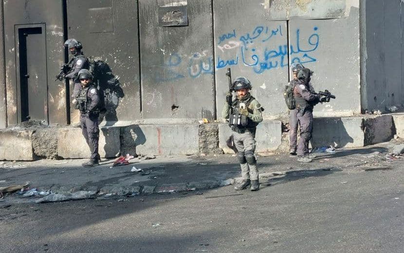 İşgalci “İsrail” Şuafat Kampı'nda Binlerce Müslümanı Vahşice Cezalandırıyor