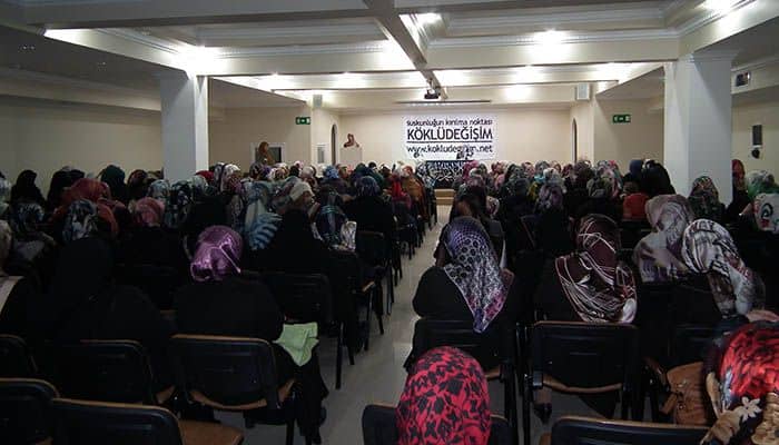 Köklüdeğişim'den 'tarih, Toplum Ve Dava Bağlamında Kadın Konferansı'