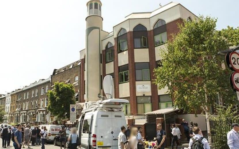 İngiltere’de “İki Camiye” Alçak Saldırı