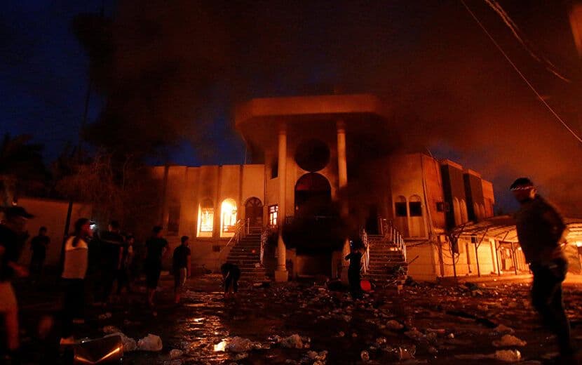 Basra’daki İran Başkonsolosluğu Ateşe Verildi