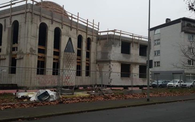 Almanya’da Camiye Saldırı