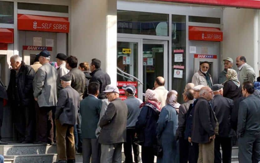 Emekliler İnsanca Yaşayacağı Bir Maaş İstiyor