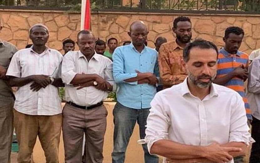 İngiltere’nin Sudan’daki "Lawrence"ı Namaz Kıldırdı