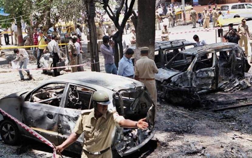 Hindistan Cami Bombacılarını Ödüllendirdi