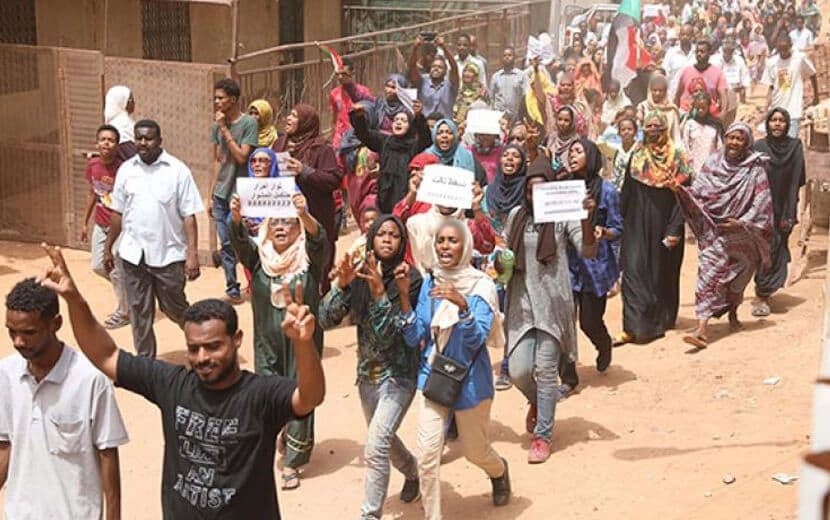 Sudan’da Halk Askeri Cuntaya Karşı Ayaklandı