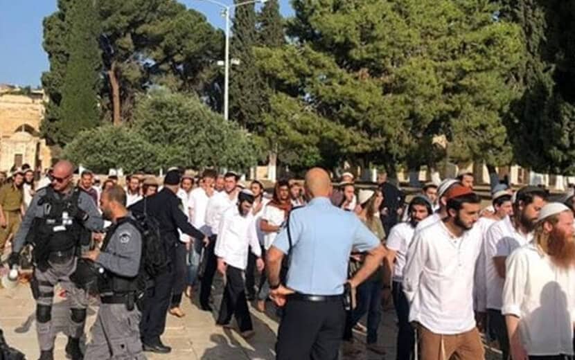 Siyonistlerden Mescid-i Aksa’ya Baskın!