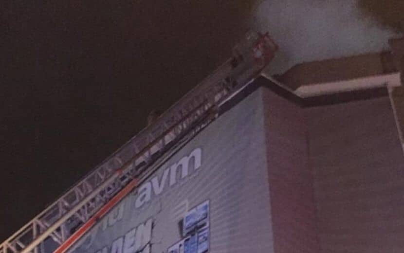 AVM’de Yangın: 2 Ölü, 4 Yaralı