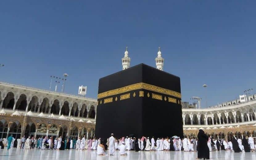 Kâbe ve Mescid-i Nebevi’de Cemaatle Namaz Durduruldu!