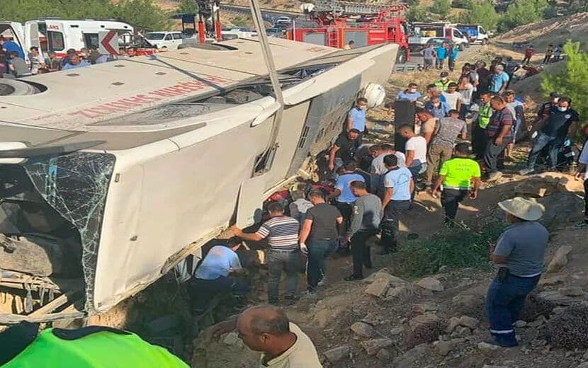 Mersin’de Askerleri Taşıyan Otobüs Devrildi