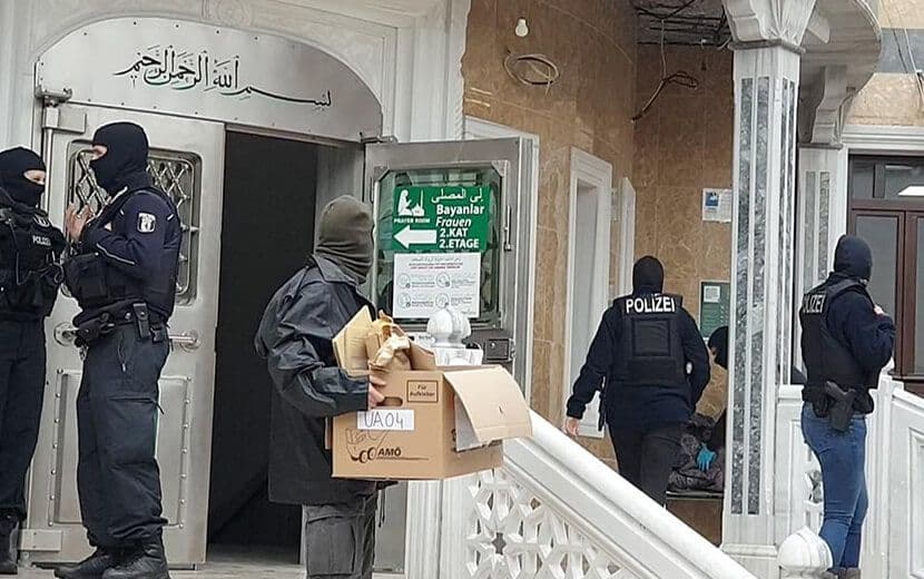 Berlin’deki Cami Baskınına Kınama