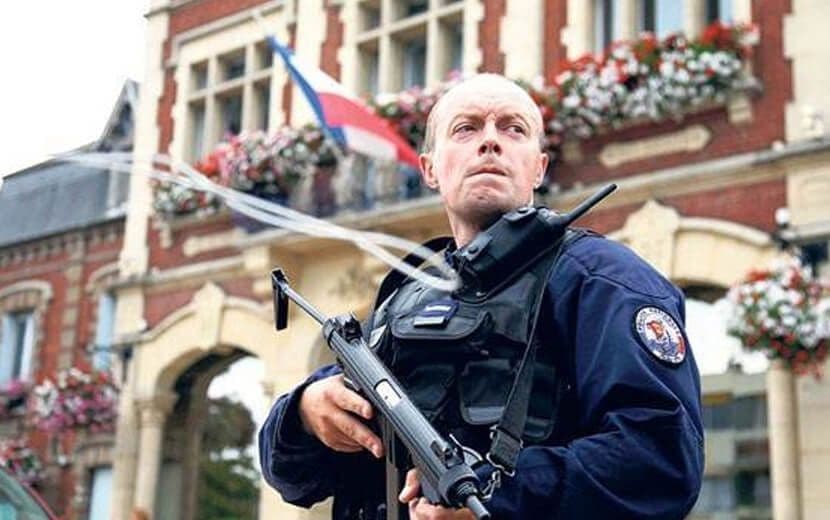 Fransa’da Müslümanların Evine Baskın: “Bu Eşkıyalıktır”