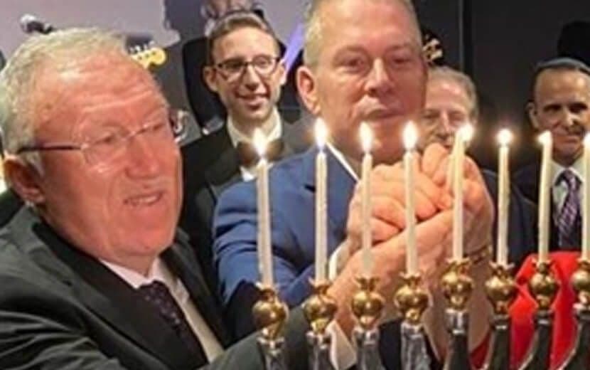 Erdoğan Kapıyı Araladı, Washington Büyükelçisi Yahudilerle Mum Yaktı