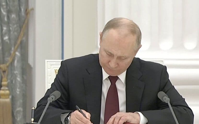 Putin, Donetsk ve Luhansk’ın İşgal Edilmesi Emrini Verdi