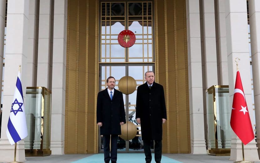 Erdoğan, Törenle Karşıladığı İşgalcinin Kanlı Ellerini Sıktı!