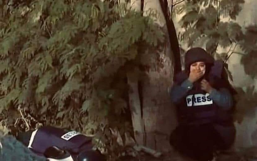 Katil “İsrail” Kana Doymuyor: Bir Gazeteci Öldü, Bir Gazeteci Yaralı