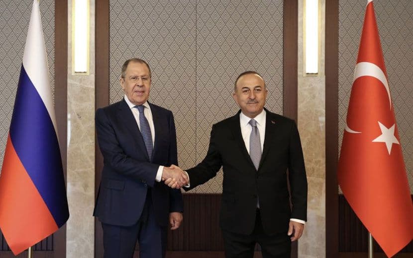 Lavrov: “Ukraynalılar Tahılı ve İnsanları Rehin Tutuyor”