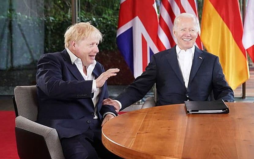 Johnson Türkiye’nin Kararından Memnun: "Putin Daha Fazla NATO Görecek"