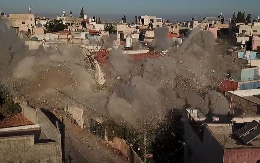 “Normalleşme” İhanetiyle Eli Sıkılan “İsrail” Müslümanların Evini Yıkıyor