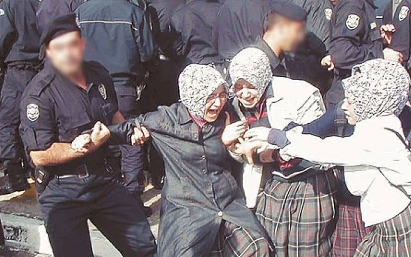 Laik Nizamın Yıllarca Zulmettiği Başörtüsü Bugün İttifakların İstismarında
