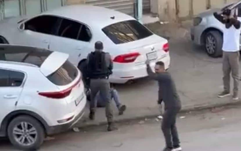 “İsrail” Askeri, Silahsız Filistinli Genci 4 Kurşunla Katletti