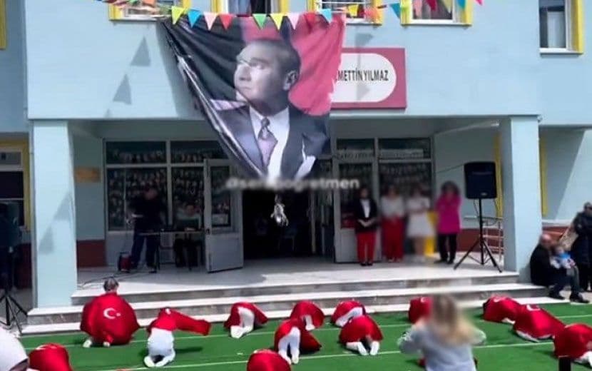 23 Nisan’da Çocukları Putperestler Gibi Secde Ettirdiler