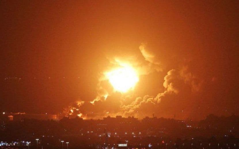 ABD ve İngiltere, Ticaret Tehlikeye Girince Yemen'i Vurdu