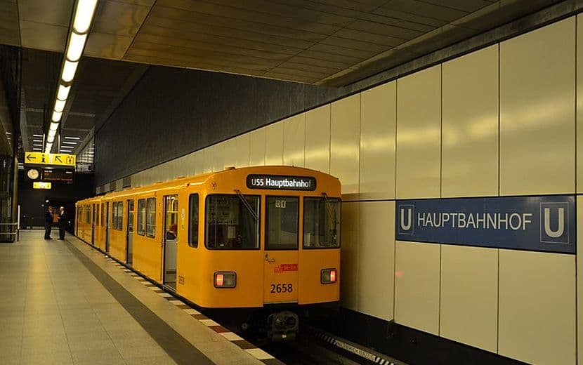 Berlin’de Başörtülü Müslüman Kadına Irkçı Saldırı