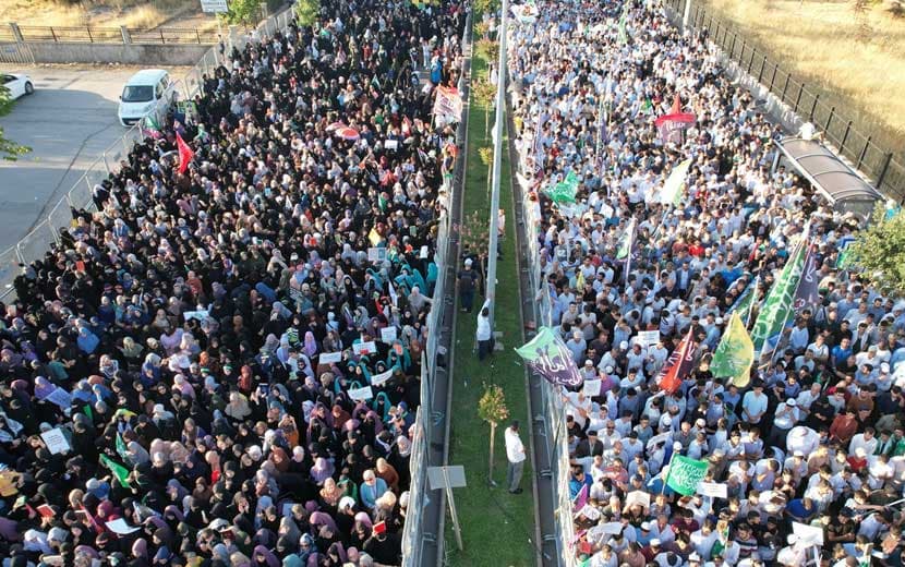 Diyarbakır’da Düzenlenen Kur’an’a Saygı Mitinginde Liderler Göreve Çağrıldı