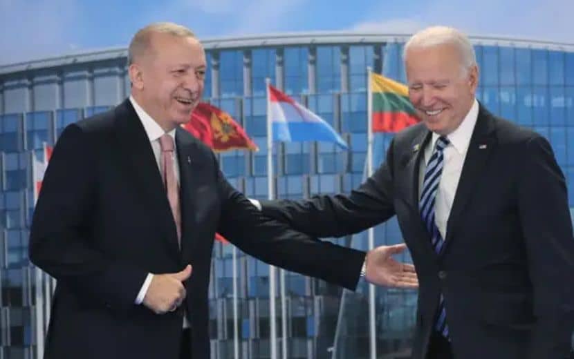 Erdoğan, Hem ABD’yi Kınıyor Hem de İlişkileri Geliştirme Sözü Veriyor