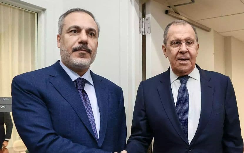 Fidan, Rus Mevkidaşı Lavrov ile Laos’ta Görüştü