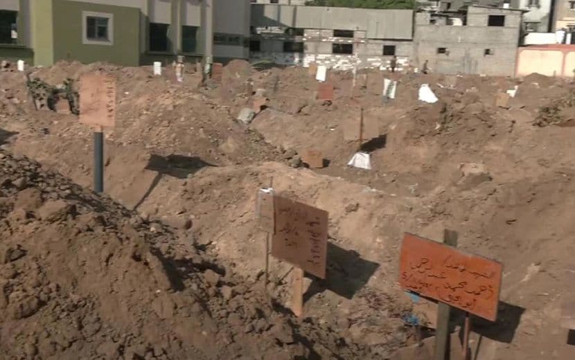 Gazze’deki Şifa Hastanesi’nin Bahçesi Mezarlık Oldu