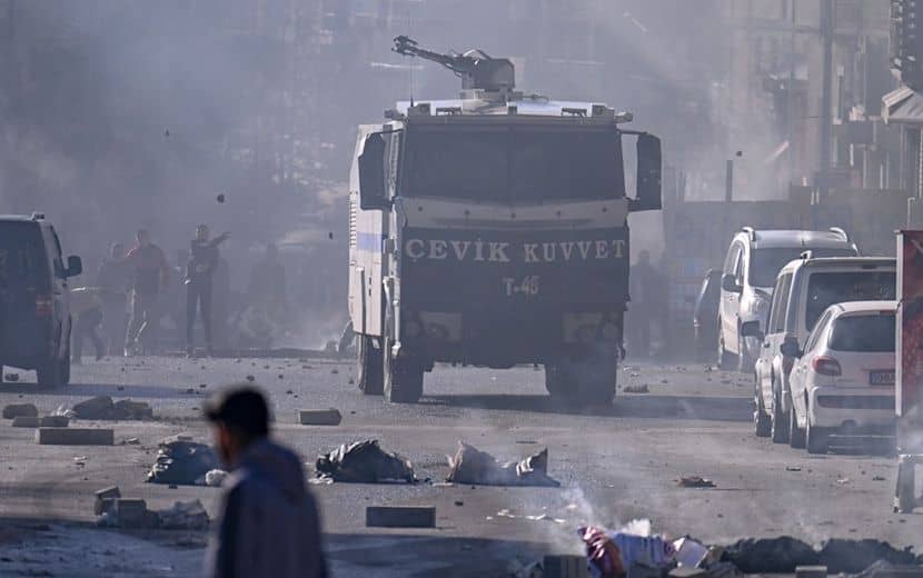 İl Seçim Kurulu Kararının Ardından Van’da Sokaklar Karıştı