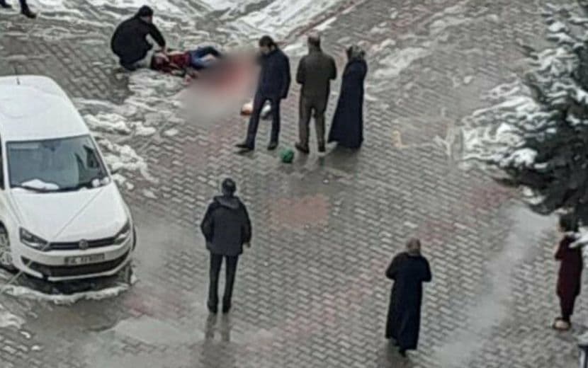 Köpek Tarafından Boğazı Parçalanan Çocuk Hayatını Kaybetti