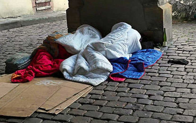 Laik Kapitalist Fransa, Ayıplarını Halının Altına Süpürüyor