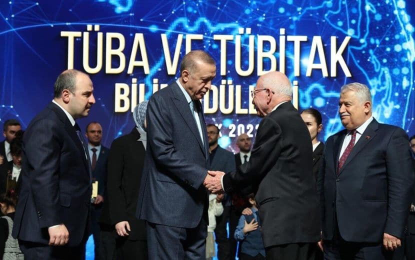 “Normalleşme” Doludizgin: Erdoğan, “İsrailli” Tarihçi Cohen'i Ödüllendirdi