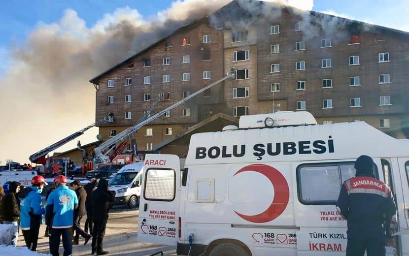 Otel Yangınında İktidar-Muhalefet Kavgası