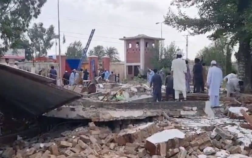 Pakistan’da Düzenlenen Bombalı Saldırılarda 57 Kişi Öldü