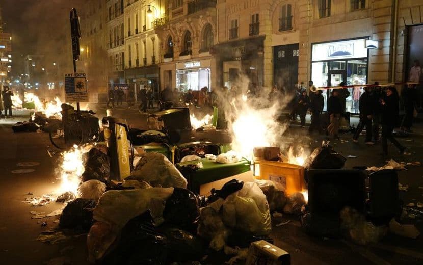 Paris Sokakları Savaş Alanı: Emeklilik Reformu Oylanmadan Kabul Edildi