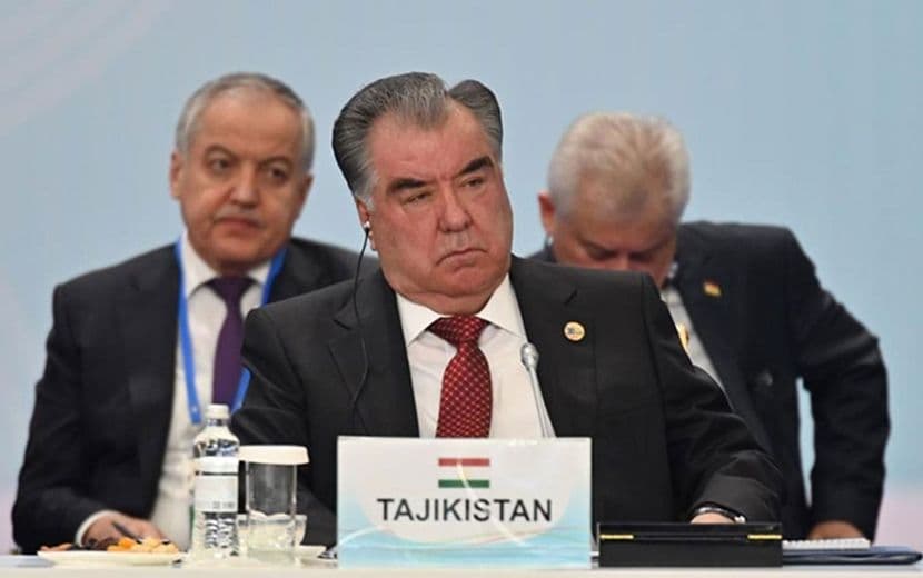 Tacikistan Rejiminin İslam’la Savaşı: Başörtüsü ve Bayramlar Yasaklanıyor